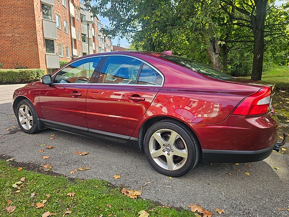 Volvo S80 2 of 6