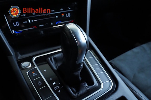 Volkswagen Passat 17 of 26