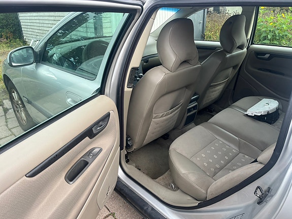 Volvo V70 6 of 8