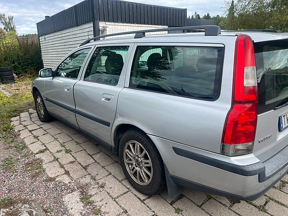 Volvo V70 4 of 8