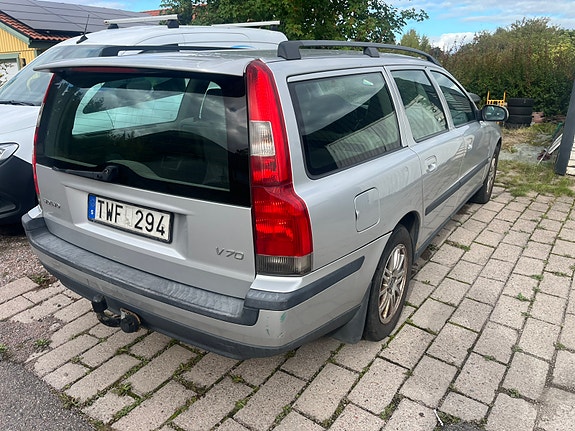 Volvo V70 3 of 8
