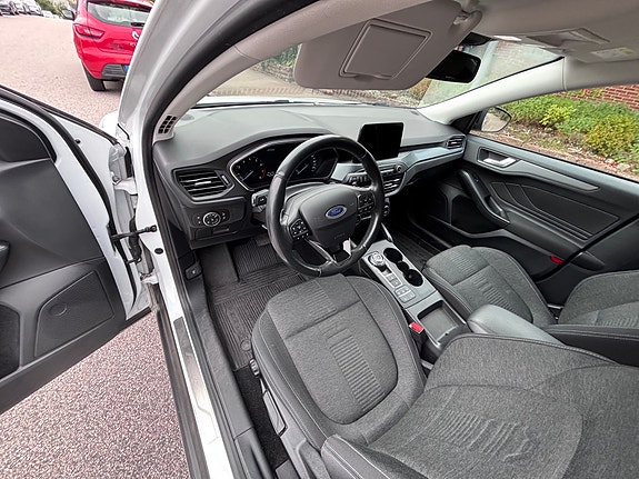 Ford Focus 9 of 12