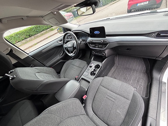 Ford Focus 7 of 12
