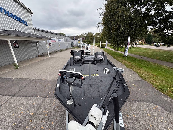 Finval 540 Bass Angler Dubbelkonsol den enda med 150hk Honda 4 of 12