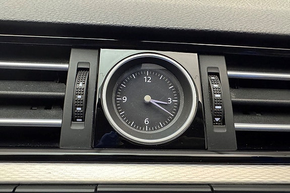 Volkswagen Passat 18 of 28