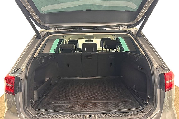 Volkswagen Passat 26 of 28