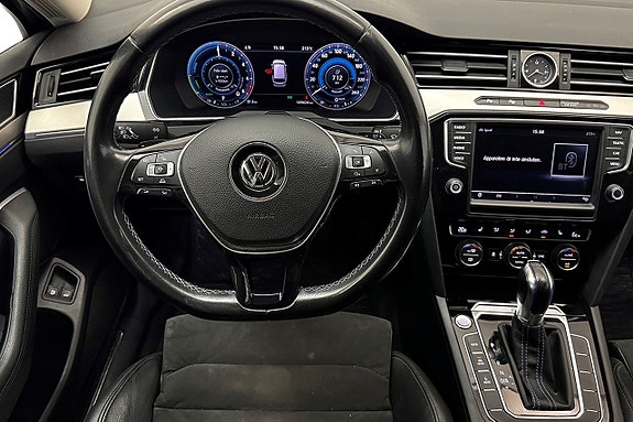Volkswagen Passat 15 of 28
