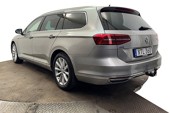 Volkswagen Passat 9 of 28