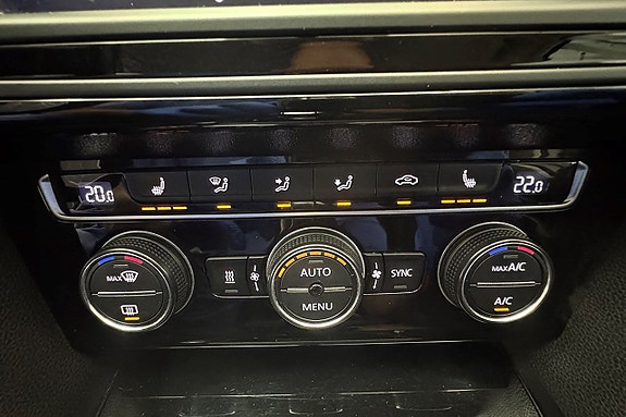 Volkswagen Passat 23 of 28