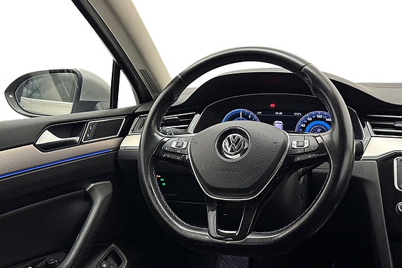 Volkswagen Passat 14 of 28