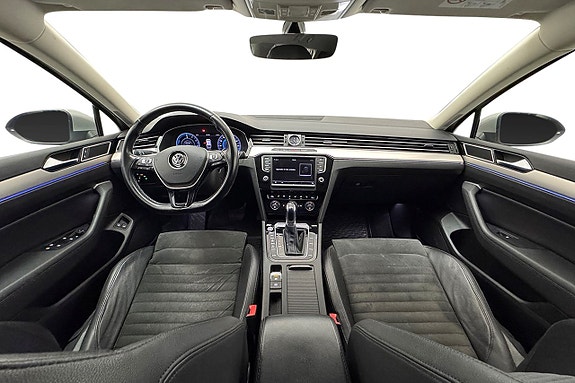 Volkswagen Passat 13 of 28