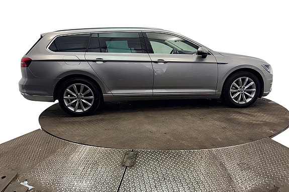 Volkswagen Passat 5 of 28
