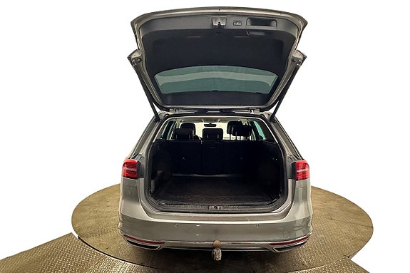 Volkswagen Passat 8 of 28