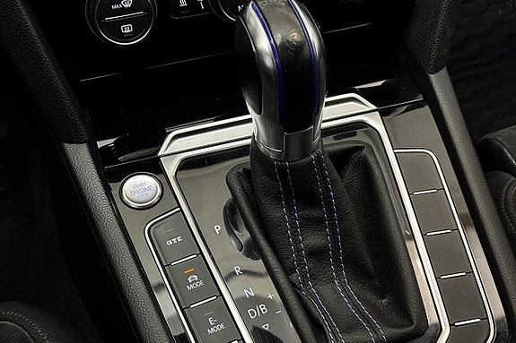 Volkswagen Passat 24 of 28