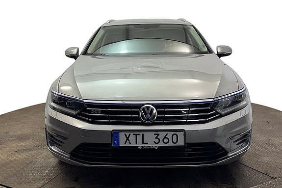 Volkswagen Passat 3 of 28
