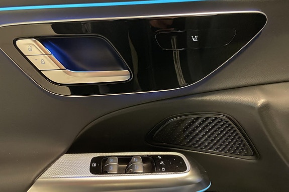 Mercedes-Benz E300 14 of 17
