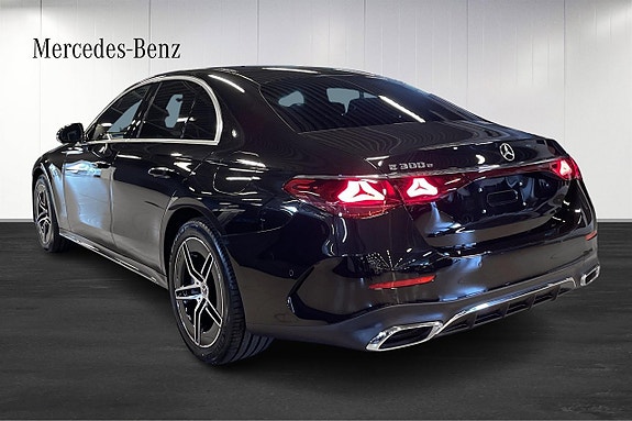 Mercedes-Benz E300 3 of 17