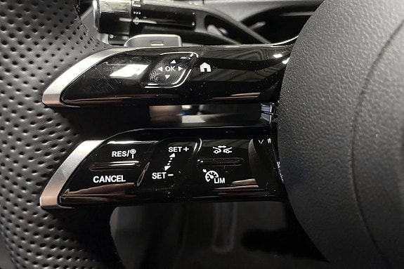 Mercedes-Benz E300 8 of 17