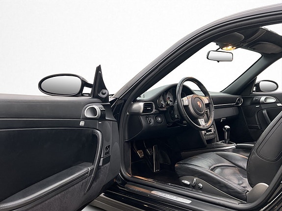 Porsche 911 Carrera 4S 16 of 30