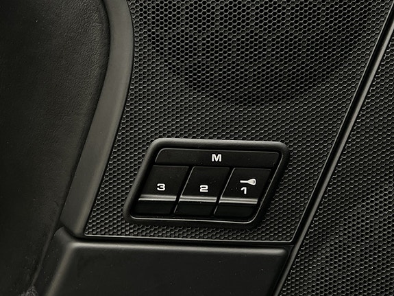 Porsche 911 Carrera 4S 14 of 30