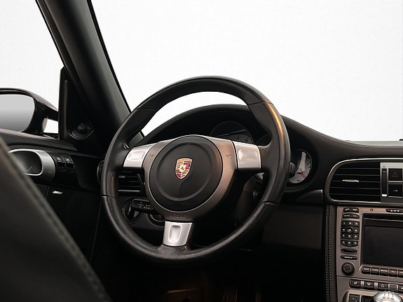 Porsche 911 Carrera 4S 26 of 30