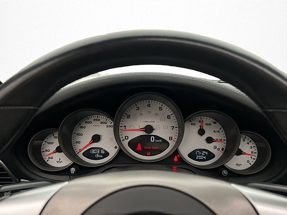Porsche 911 Carrera 4S 27 of 30