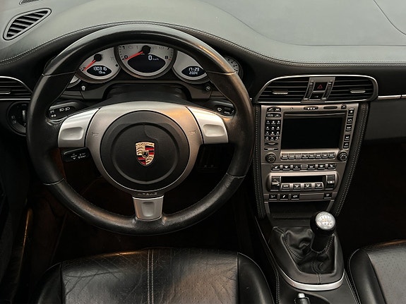 Porsche 911 Carrera 4S 18 of 30