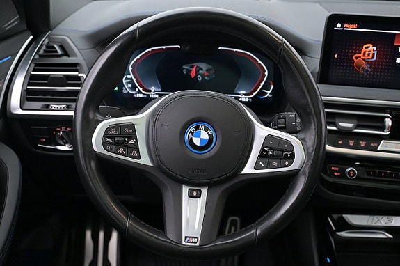 BMW iX3 7 of 27