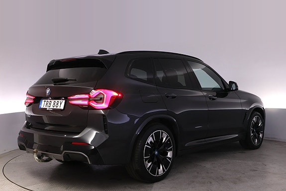 BMW iX3 5 of 27
