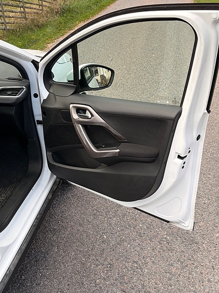 Peugeot 2008 7 of 12