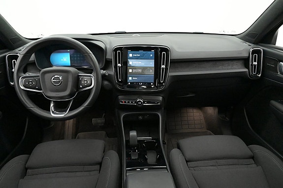 Volvo XC40 6 of 27