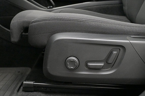 Volvo XC40 11 of 27
