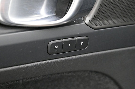 Volvo XC40 10 of 27