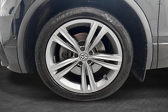 Volkswagen Tiguan 2 of 17
