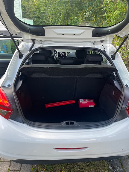 Peugeot 208 3 of 6