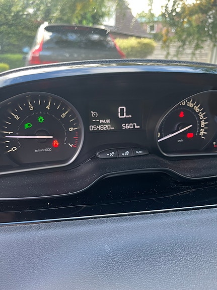 Peugeot 208 4 of 6