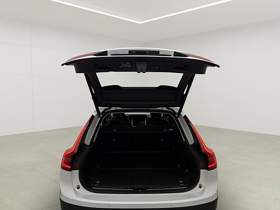 Volvo V90 Cross Country 11 of 30