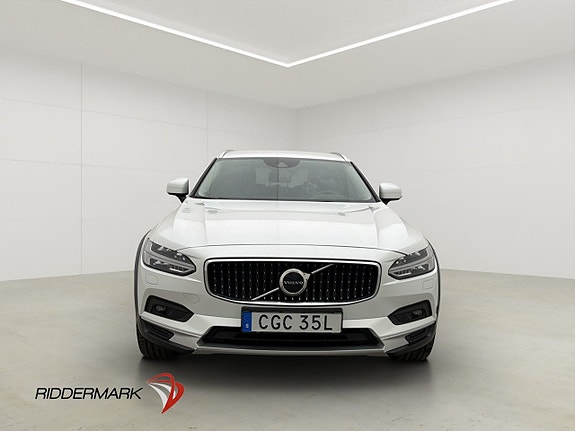 Volvo V90 Cross Country 2 of 30