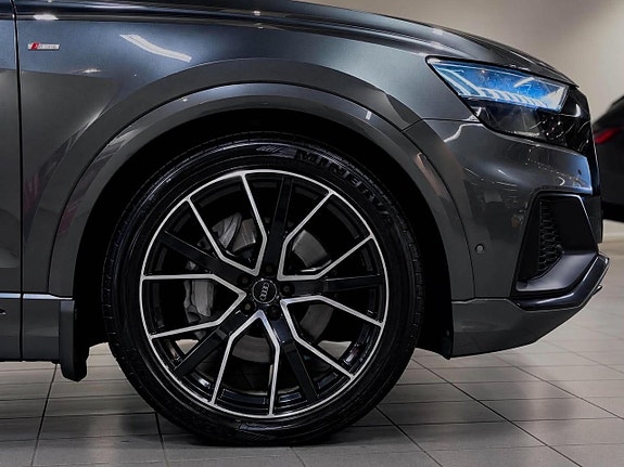 Audi Q8 10 of 22