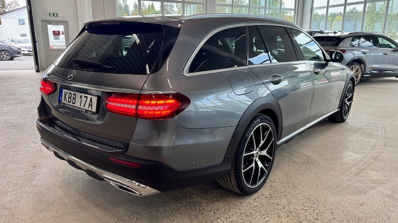 Mercedes-Benz E220 d 2 of 21