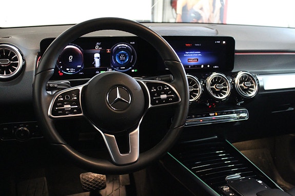 Mercedes-Benz EQB250+ 12 of 24