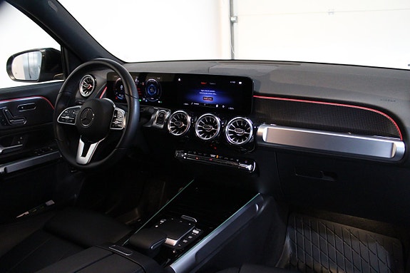 Mercedes-Benz EQB250+ 11 of 24