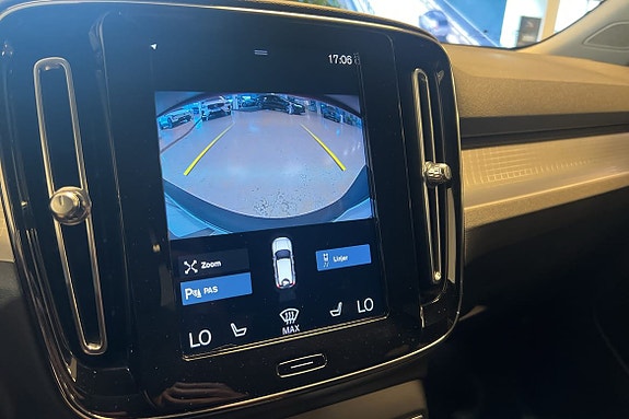 Volvo XC40 17 of 21