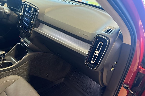 Volvo XC40 15 of 21