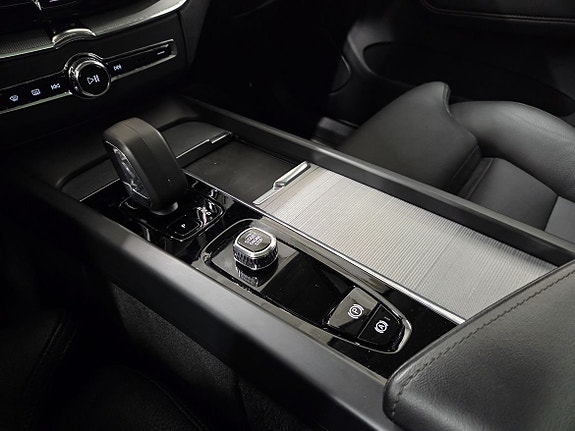 Volvo XC60 12 of 18