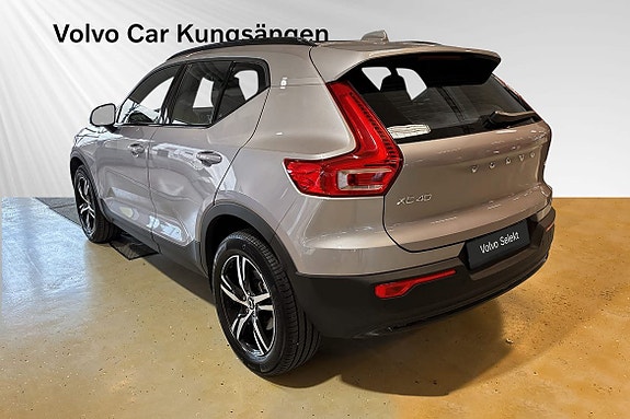 Volvo XC40 4 of 30