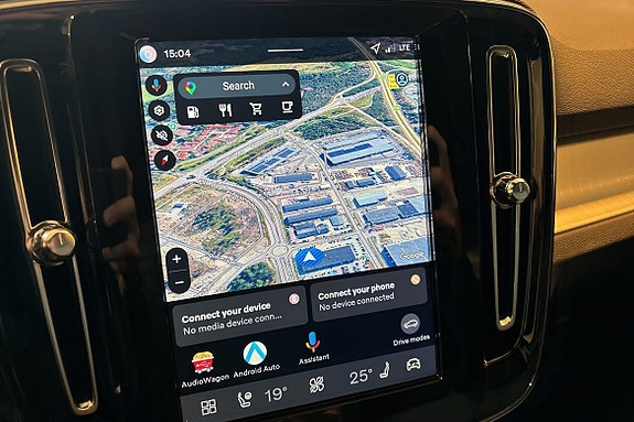 Volvo XC40 12 of 30