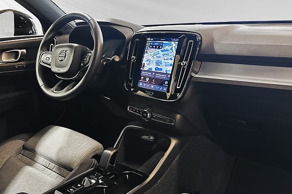 Volvo XC40 10 of 30