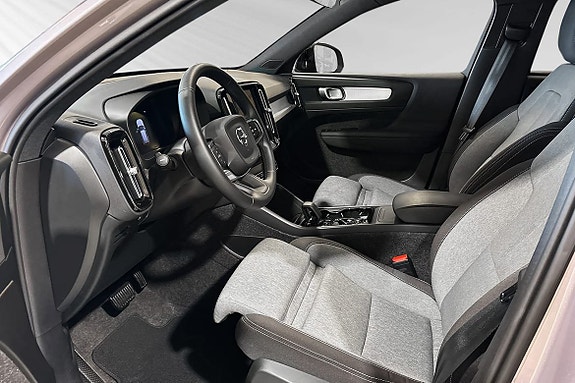 Volvo XC40 7 of 30