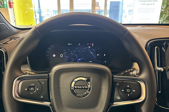 Volvo XC40 15 of 30